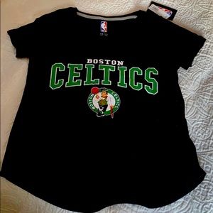 NWT women’s Celtics vneck t shirt!